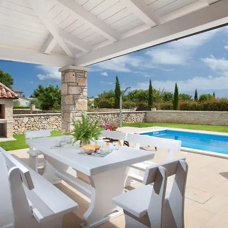 Spacious Detached With Private Pool, Very Private, Covered Patio Villa Radetići