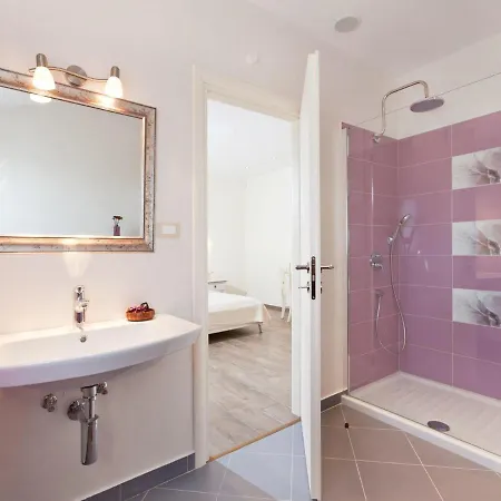 Spacious Detached With Private Pool, Very Private, Covered Patio * Radetići